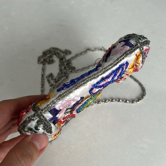 Passport beaded small bag with satin lining crossbody silver chain - Picture 6 of 14